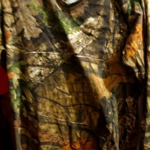 Mossy oak long sleeve V-neck shirt